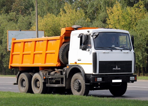 Вывоз мусора в Гатчине: аренда самосвала 5 м3
