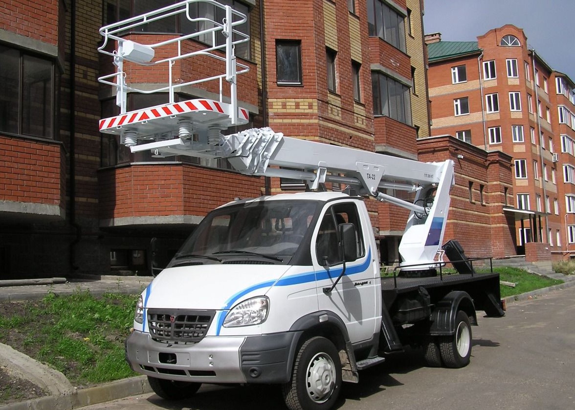 Аренда спецтехники в СПБ: автовышка в аренду
